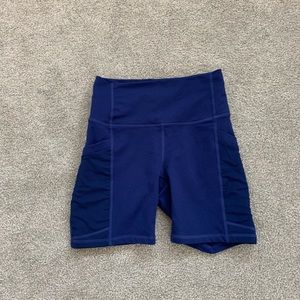 Fabletics Mila shorts 6”